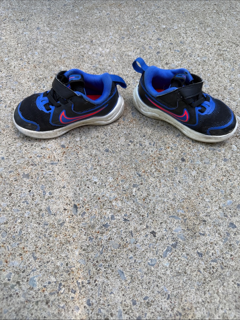 Nike Kids Black and Blue Sneakers with Red Swoosh